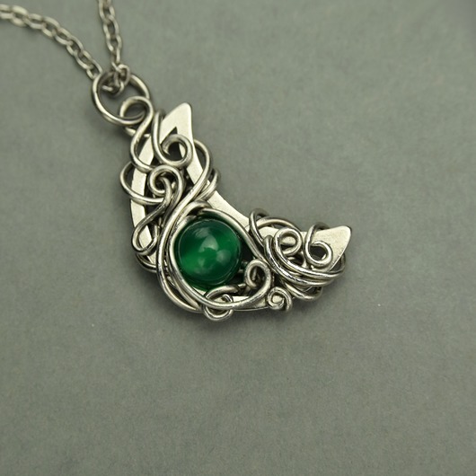 wisiory Wisiorek księżyc onyks zielony wire wrapping