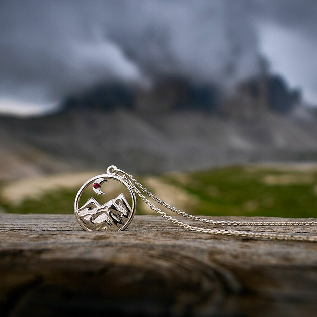 srebrne naszyjniki Góry i księżyc - srebrny naszyjnik z czerwonym kryształkiem