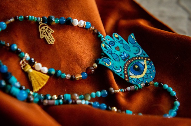 naszyjniki - inne Długi naszyjnik ręka Fatimy turkus z czekoladą