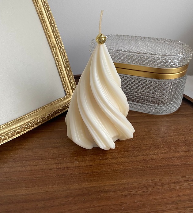 świeczniki i świece Świeca ekologiczna sojowa dekoracyjna "Christmas Tree " 114x75mm