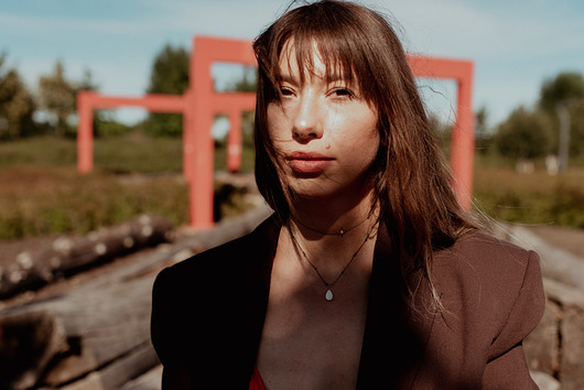 wisiory Delikatny Wisiorek z Muszlą i Turkusami