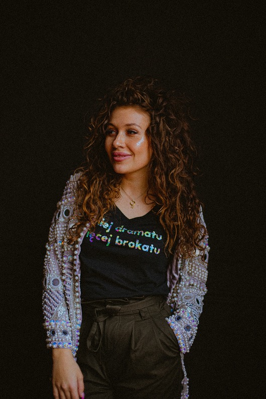 t-shirt damskie Tszrt - Mniej Dramatu Więcej Brokatu
