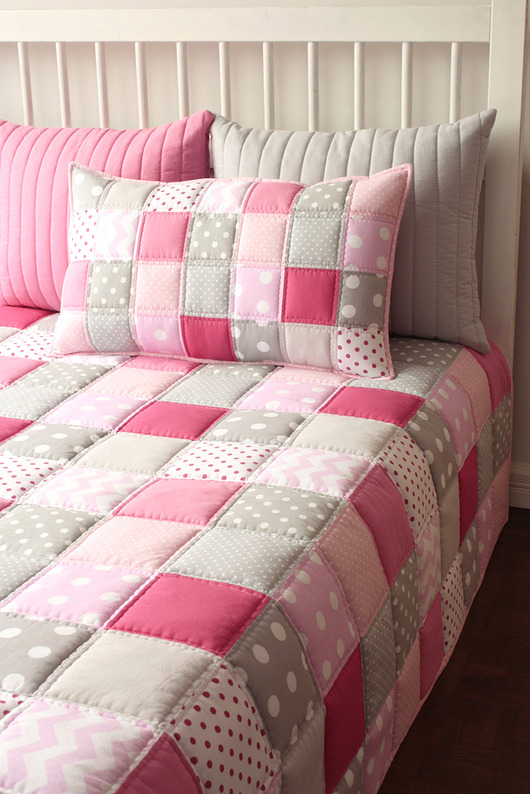 Zestaw: NARZUTA PATCHWORK SYKE  + 3 poszewki patchwork house