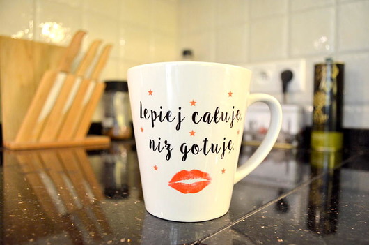 Kubek Latte  LEPIEJ CAŁUJĘ FarrowDesign