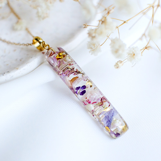 wisiory Wisiorek z kompozycją kwiatową