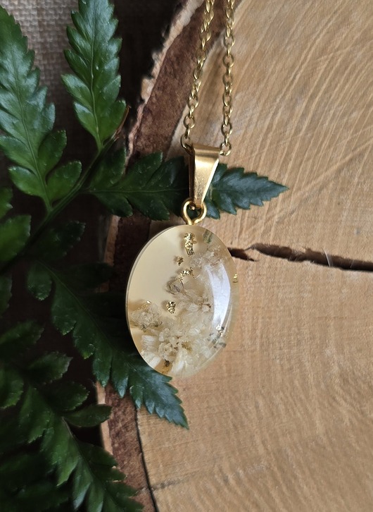 wisiory Złoty wisiorek retro beżowy delikatny kobieca zawieszka