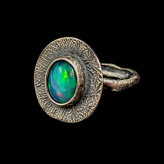 pierścionki srebrne Pierścionek opal na srebrnej tarczy
