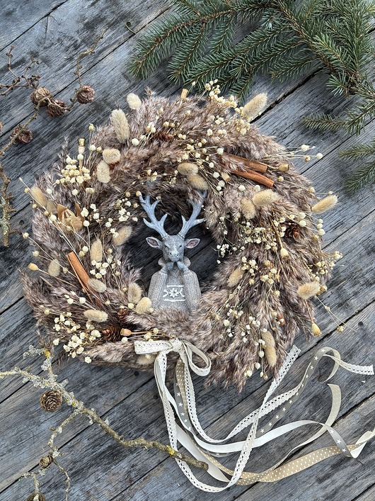 wianki bożonarodzeniowe Wianek naturalny świąteczny boho z traw złoto renifer figurka ceramiczna