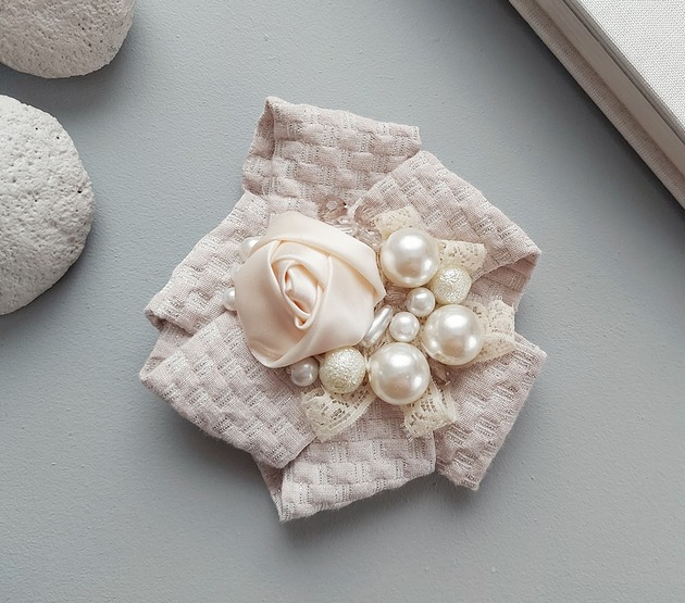 broszki Wytworna broszka z perłami