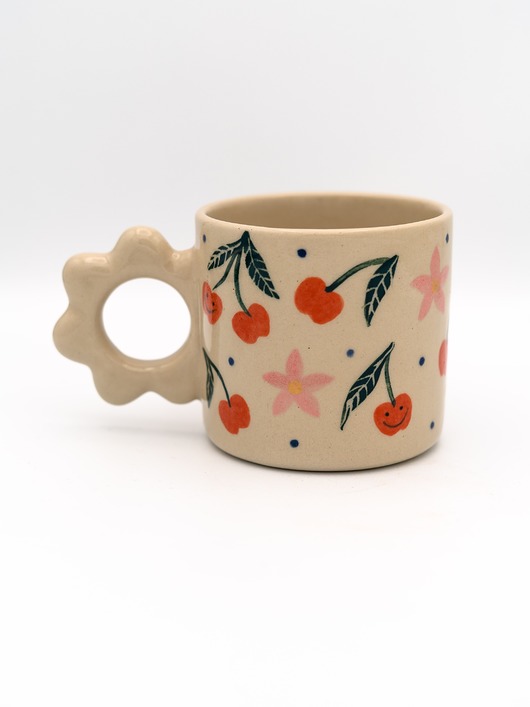 kubki Ceramiczny kubek w wisienki