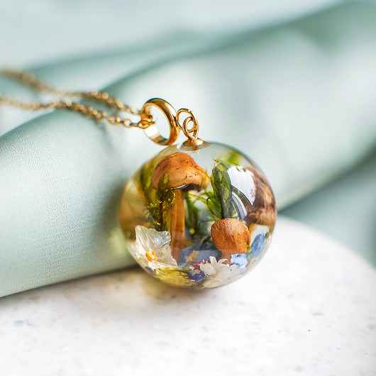 wisiory Naszyjnik z leśną kompozycją