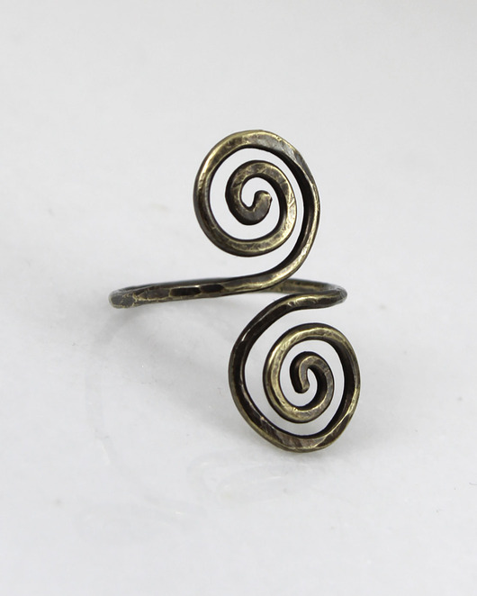 pierścionki - różne Wężowy - rozm. S - mosiężny pierścionek - unikat