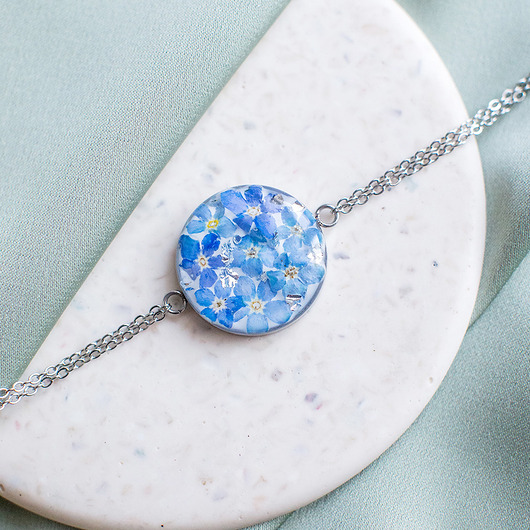 bransoletki z żywicy Bransoletka z niezapominajkami