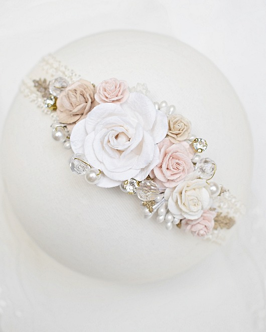 ozdoby na chrzest Opaska na chrzest z kwiatami krem złoto