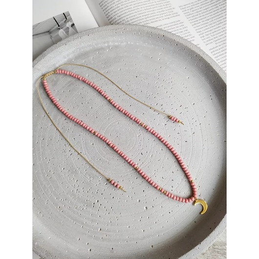 chokery Różowy naszyjnik choker z księżycem