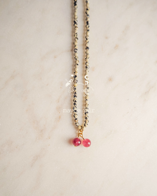 chokery Naszyjnik z jaspisu dalmatyńskiego z wisienką