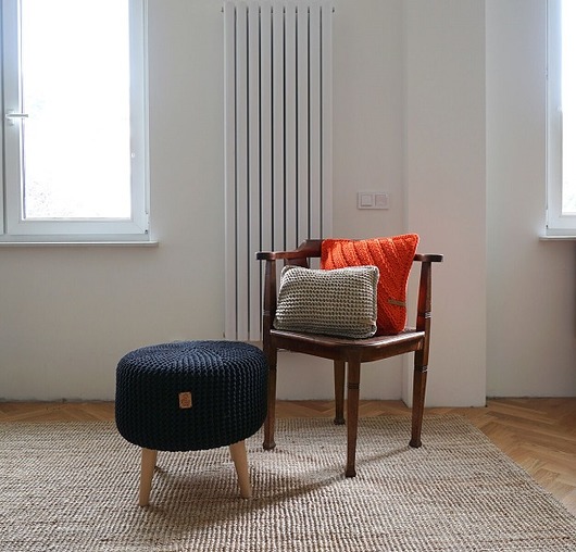 Puf Footstool na nóżkach 45x42 cm filoloop