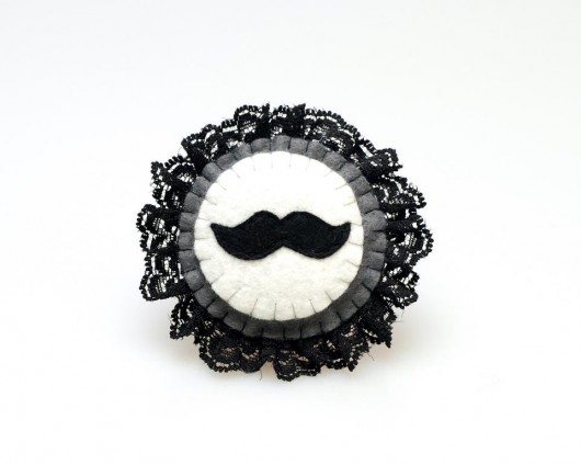 Broszka Kamea z Wąsami - Le moustache Maja Allure