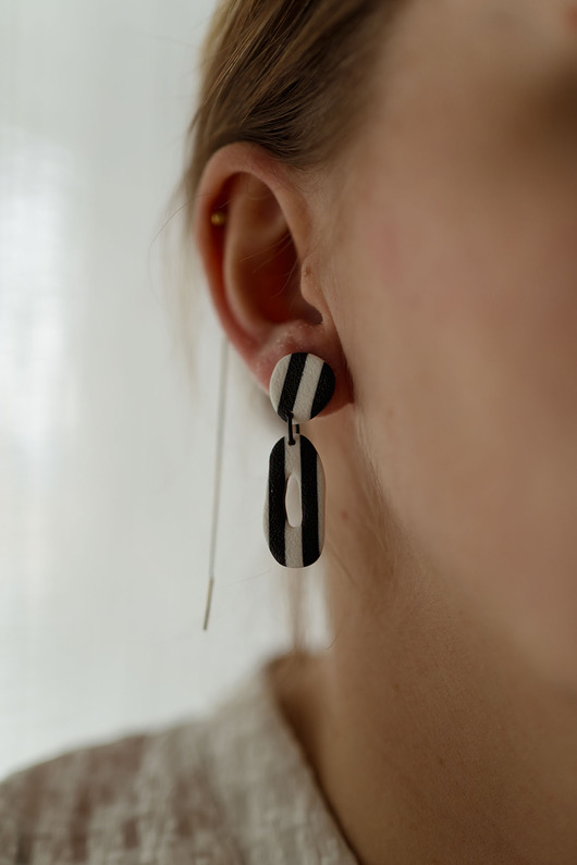 kolczyki z masy plastycznej Wiszące kolczyki w organicznym kształcie