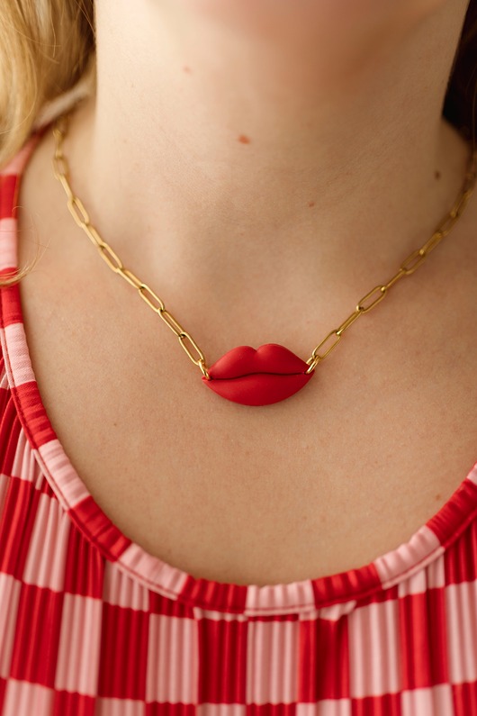 naszyjniki - inne Efektowny naszyjnik z zawieszką USTA