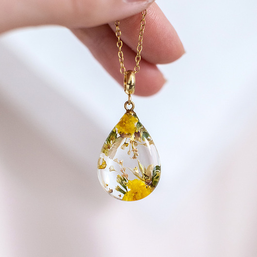 wisiory Wisiorek z kompozycją kwiatową