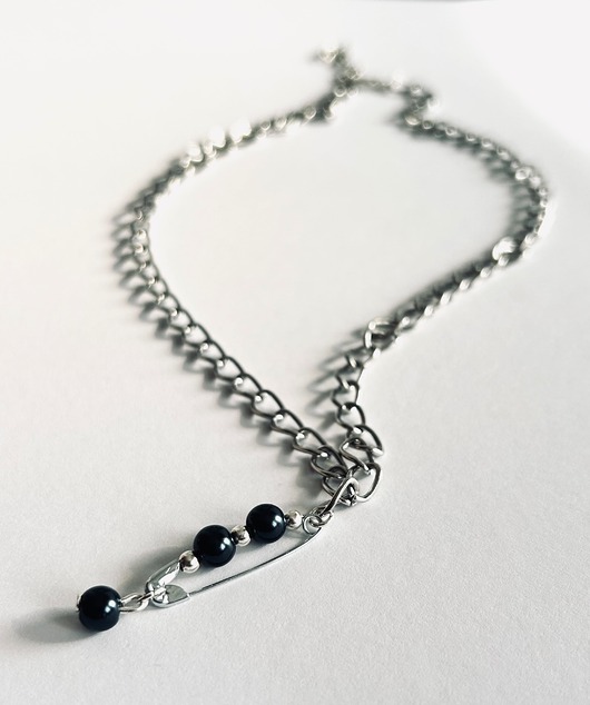 srebrne naszyjniki Minimalistyczny naszyjnik z agrafka i perłami - biżuteria handmade