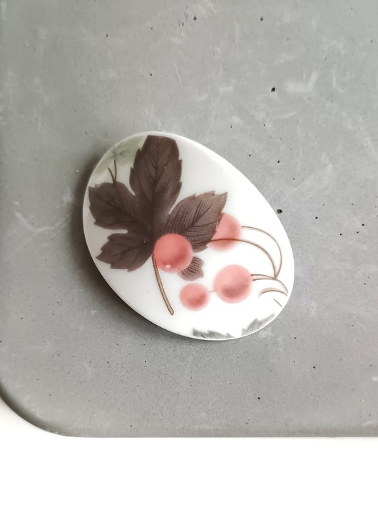 broszki Broszka z liściem i owockami