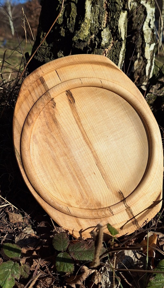 patery i talerze Drewniana patera z uchwytem z serii Sia.