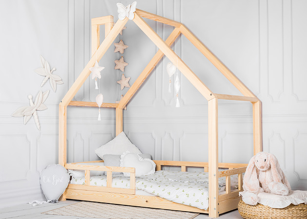 meble do pokoju dziecka Łóżko domek 80x160 z barierkami Komin Gratis