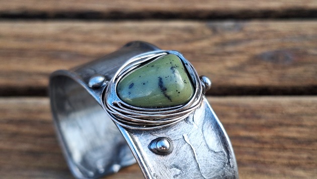 bransoletki wire wrapping Nefryt w gniazdku - bransoletka regulowana