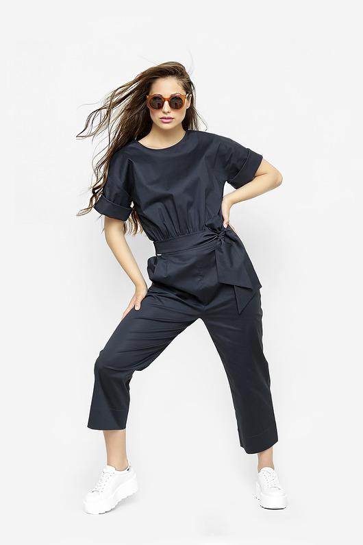 kombinezony damskie Granatowy kombinezon Jonika z wycięciem