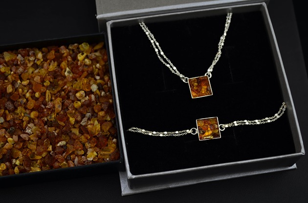 komplet biżuterii Komplet z bursztynem: bransoletka i naszyjnik