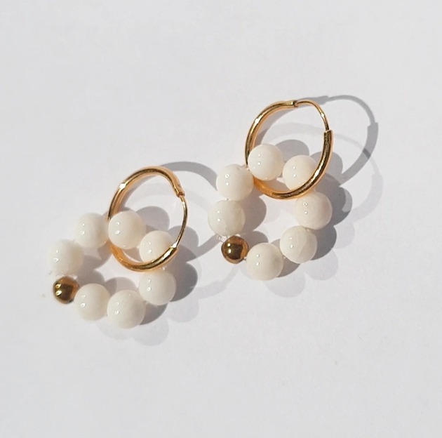 kolczyki pozłacane Kolczyki z białym koralem