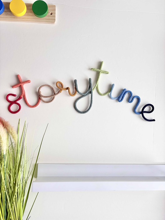 pokój dziecka - różne Storytime - napis do kącika czytelniczego dla dziecka