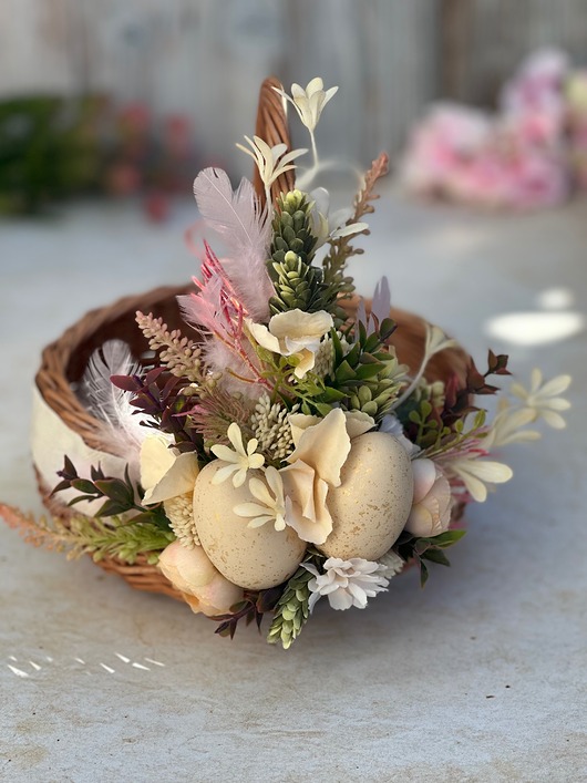 koszyki wielkanocne Wielkanocny koszyczek na święconkę, koszyczek z dekoracją