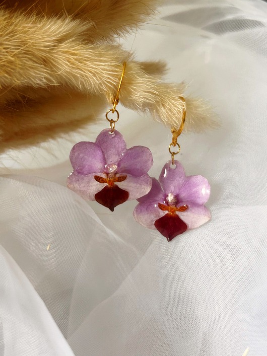 kolczyki z żywicy Piękne kolczyki ze stroczykiem - prawdziwa orchidea