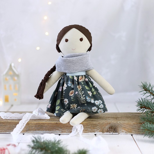 lalki Lala błękitna w spódniczce w kwiaty