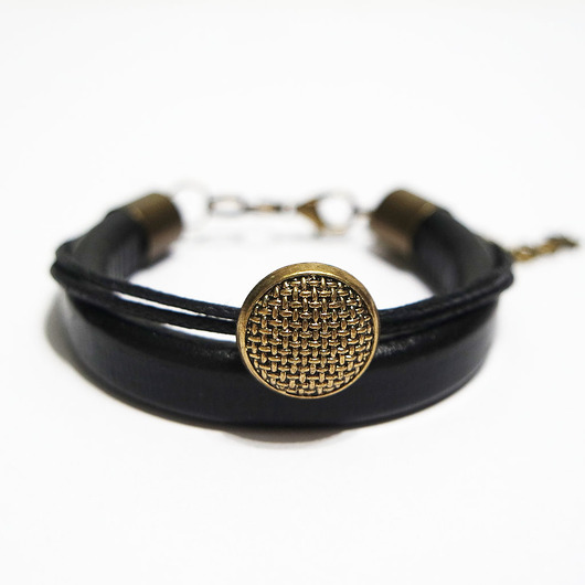 bransoletki skórzane Bransoletka skórzana - Złoty guzik - unisex, czarna