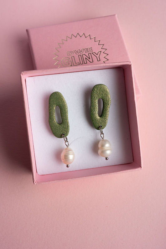 kolczyki z masy plastycznej Wiszące kolczyki z perłą