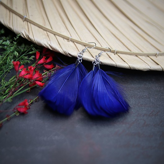 kolczyki z piórami Pióra granatowe - krótkie