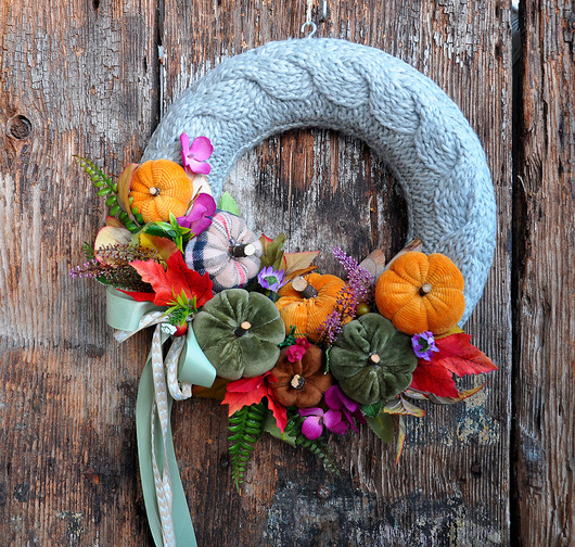 wianki Jesienny wianek w sweterku