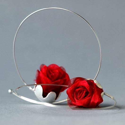 kolczyki wire wrapping Kolczyki czerwone różyczki