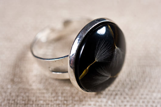 Pierścionek z żywicy z nasionkami dmuchawca So Jewelry