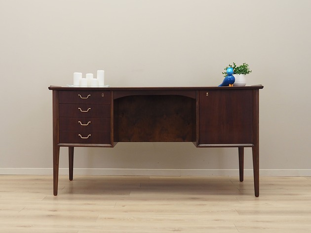 biurka Biurko orzechowe, duński design, lata 70, produkcja: Dania