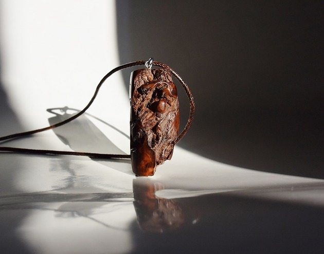 wisiory Wisior/amulet z drewna dębu uderzonego piorunem