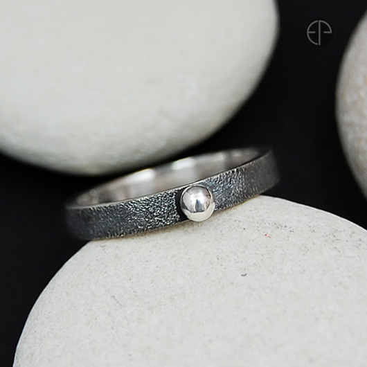 Piaskowana czarna z kuleczką ' rozm. 10 MAREMI Jewelry