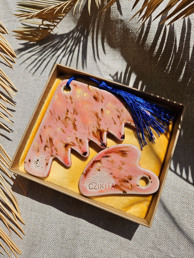 Akcesoria pozostałe Gua sha i grzebień w zestawie  "Indulge Yourself Set"