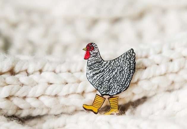 broszki Kurka Tereska w Kaloszach