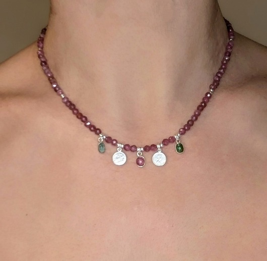 srebrne naszyjniki Turmaliny ze srebrnymi zawieszkami, naszyjnik