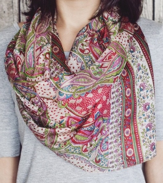 Czerwony szal ORIENT TOUCH BOHO STREET WEAR